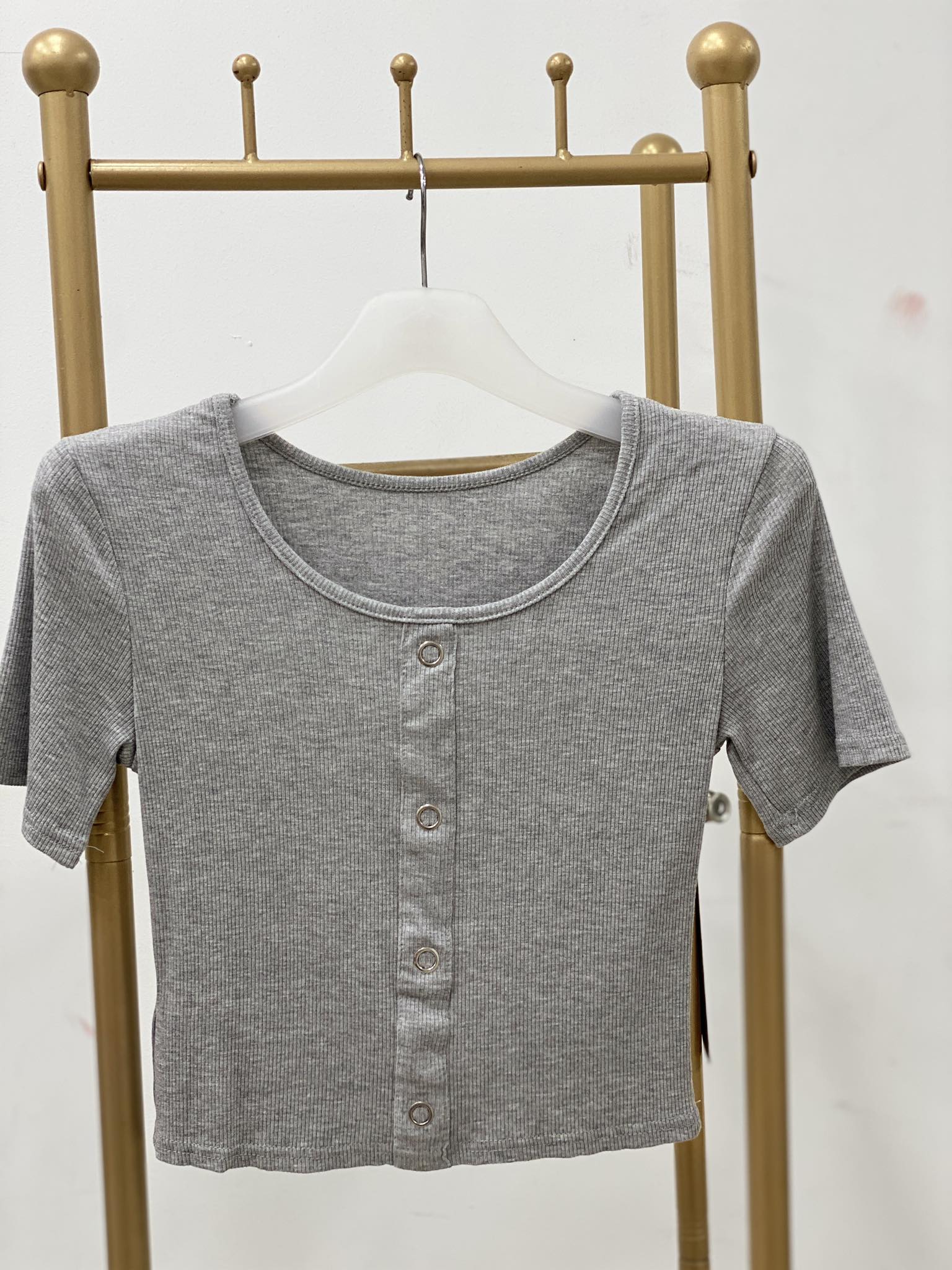 B908假排纽设计圆领上衣(灰色)